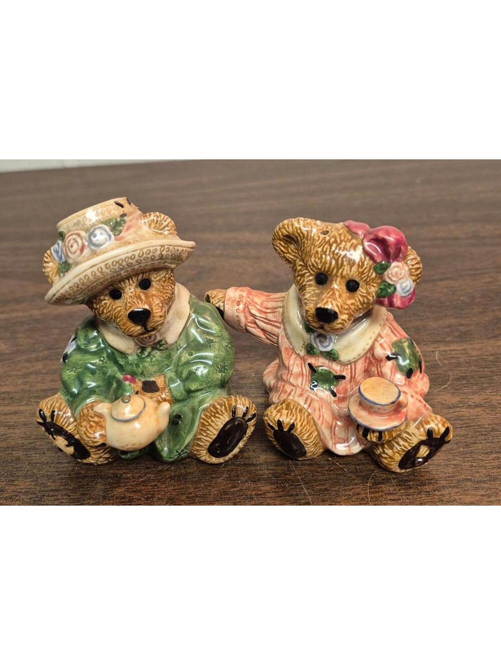 Boyds Bearware Pottery Salt & Pepper Shakers Set